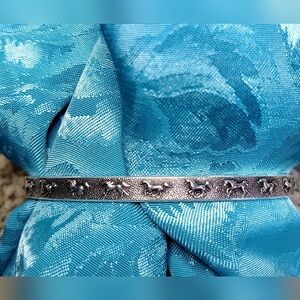 Kabana Thin Horse Motif Cuff Ba Bracelet